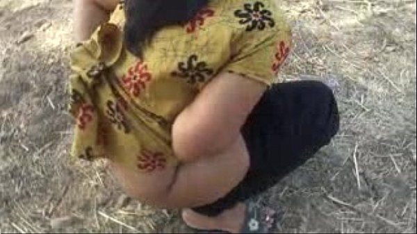 Indian aunty peeing