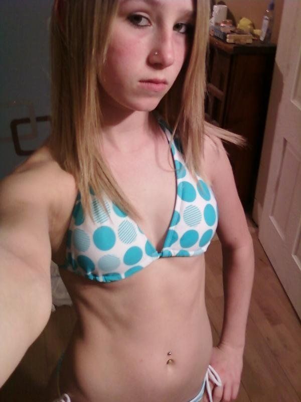 Young bikini slut pics