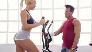 !!! fit babe fucks hard and screams at gym - AMATEUR.