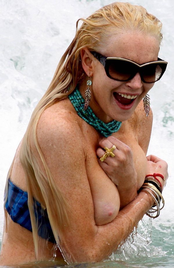 Lindsay lohan nude upskirt