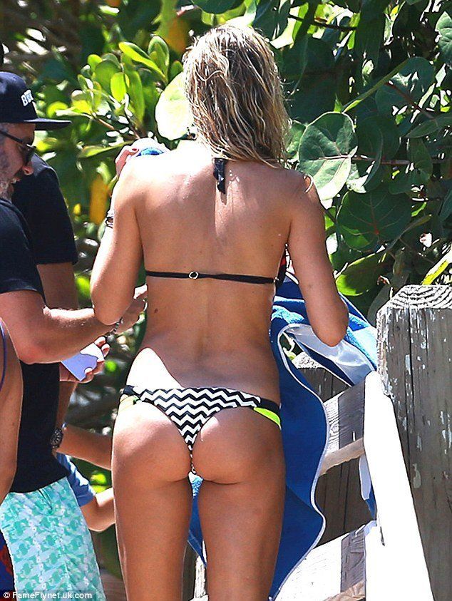 best of Her bikini butt up Aniston