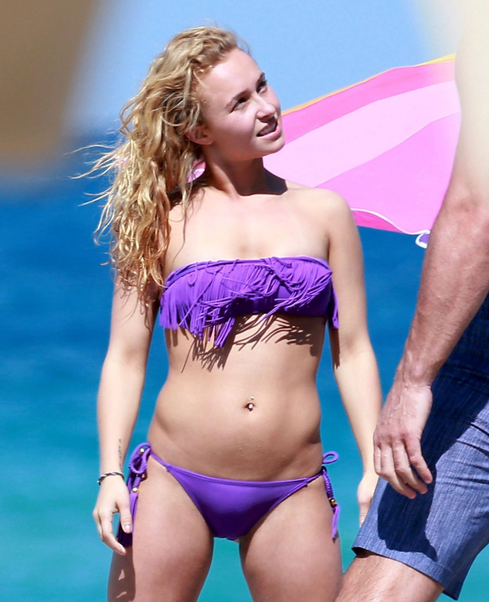 Hayden panettiere flashes her bikini top 