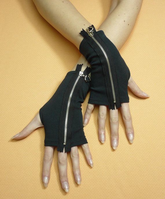 Flamethrower reccomend Zippered hand mitts for bondage