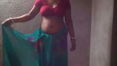 Pluto reccomend sexy aunty changing saree